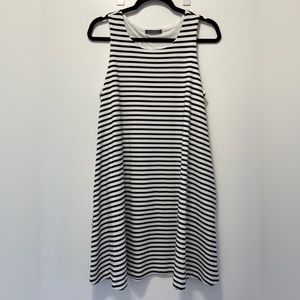 ❤️ 3 for $35 | M | Suzy Shier Sleeveless A-Line Dress w/ Pockets | B & W Striped